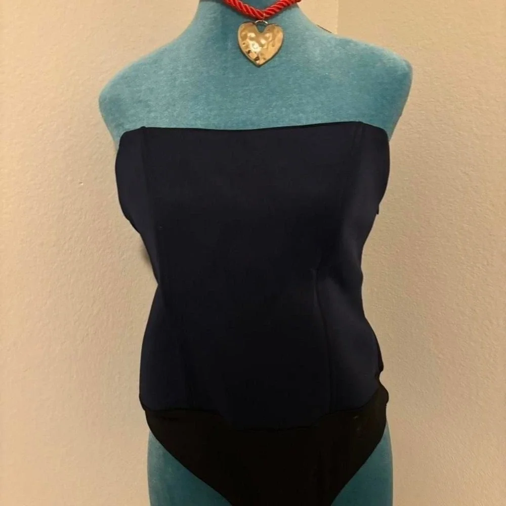Black strapless tube top with zipper back‎